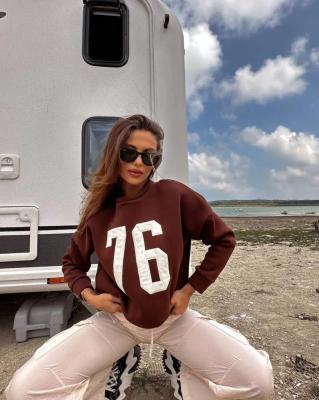 اوفر سايز سويت شيرت 76 بني