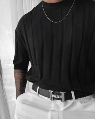 تيشيرت أسود سادة بخطوط محبوكة 