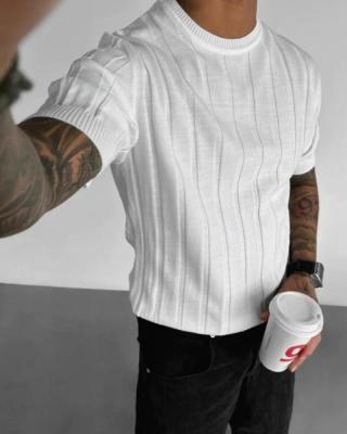 تيشيرت أبيض سادة بخطوط محبوكة	